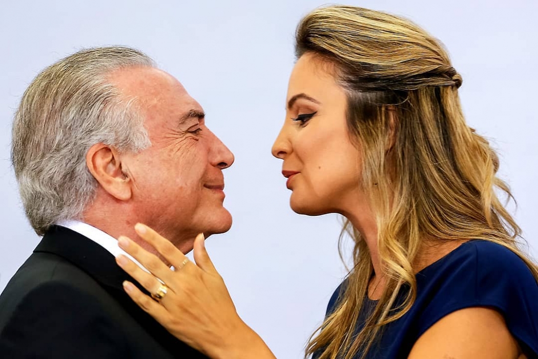 Temer desmente colunista e afirma continuar casado com Marcela: "até liguei para minha casa"