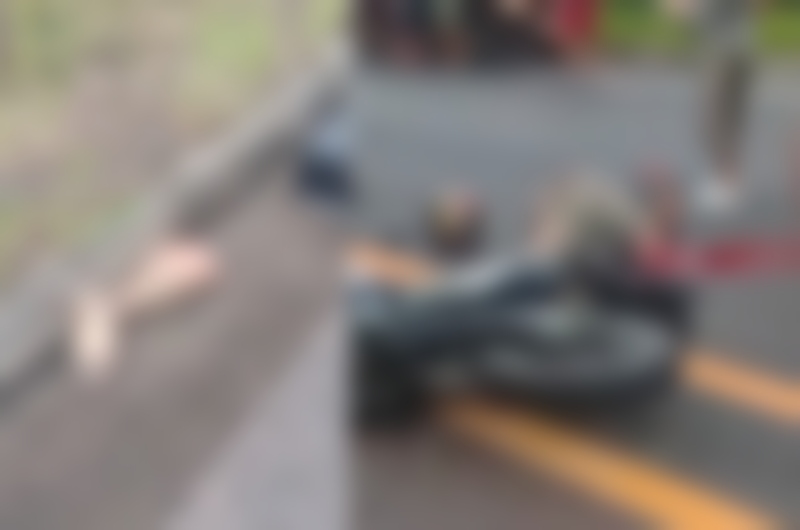 Acidente gravíssimo de moto na Estrada de Manacapuru faz pernas voarem; veja vídeo