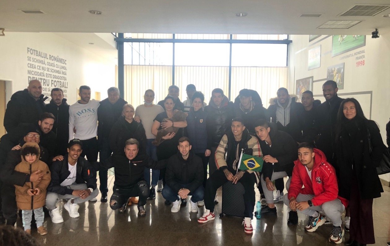 100 brasileiros conseguiram ser resgatados da Ucrânia, diz Itamaraty