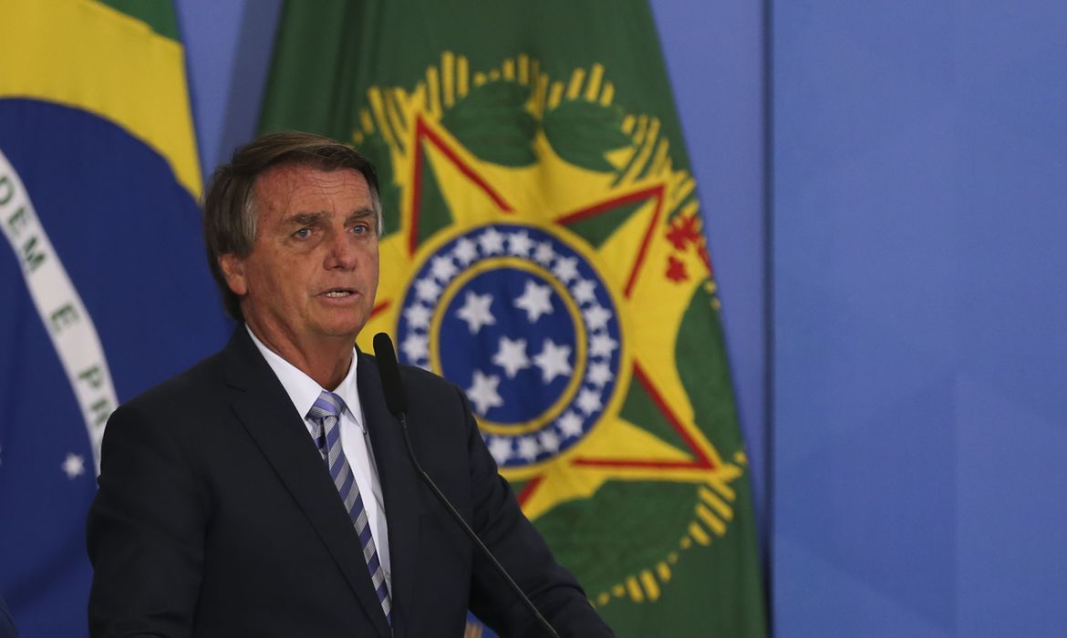 Urgente: Presidente Bolsonaro aprova lei que diminui o preço do diesel nos postos de combustíveis; veja vídeo