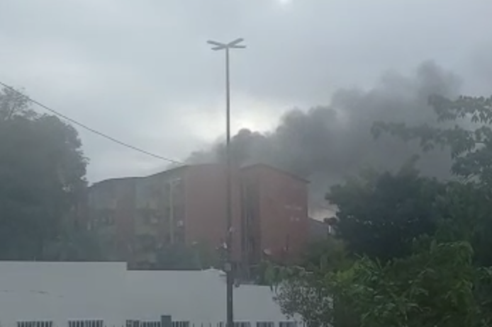 Urgente: conjunto Xingu pega fogo na Compensa; veja vídeo