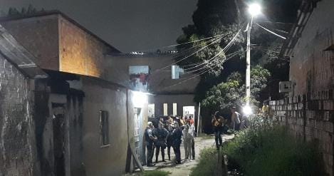 Urgente: assaltante é encurralado por traficantes e execut4do no Mutirão; veja vídeo
