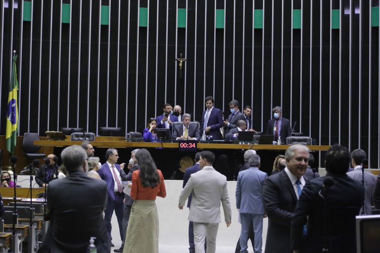 Câmara dos Deputados rejeita urgência do Projeto de Lei da 'censura'