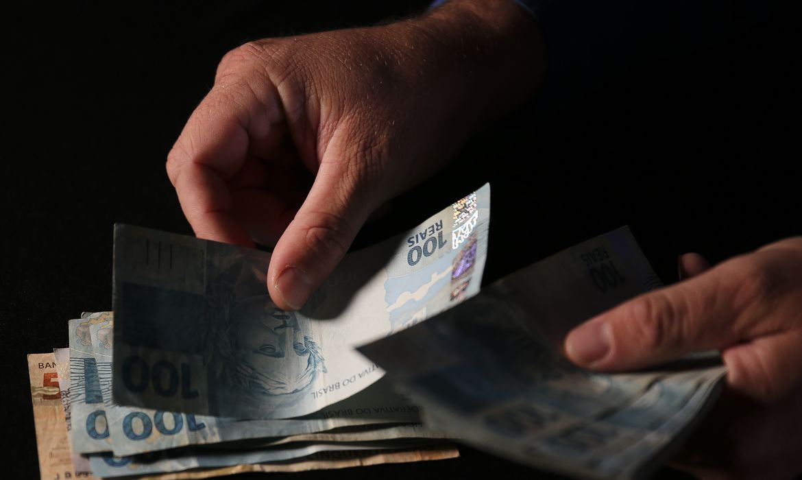 Auxílio Brasil: caixa paga a beneficiários com NIS final 7